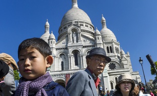 Des touristes à Montmartre.