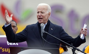L'ancien vice-président Joe Biden est allé soutenir des ouvriers près de Boston, le 18 avril 2019.