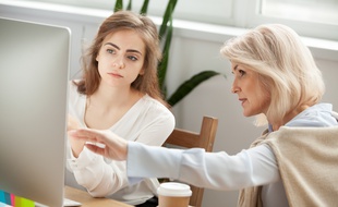 L'apprentissage, c'est une formation théorique et pratique pour les moins de 30 ans.