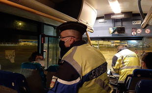 Opération de contrôle dans les cars scolaires à Châteaubriant le 14 janvier 2021.