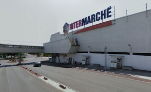 L'Intermarché construit par Claude Parent à Ris-Orangis.