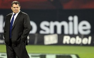 L'Australien Ewen McKenzie, champion du monde 1991, sera le prochain entraîneur principal du Stade Français à partir de la saison prochaine, a annoncé jeudi l'équipe championne de France en titre sur son site internet (stade.fr).