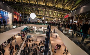 Les performances des centres commerciaux en France restent en recul en 2013, du fait de la crise, mais le marché hexagonal reste malgré tout "résistant", dynamique et attractif pour les investisseurs, avec plusieurs gros projets en préparation pour 2014.