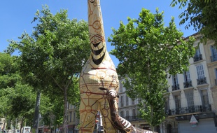 Marseille, le 20 mai 2015, les statues Zarafa et Marcel sur la Cenabière ont été rénovées.