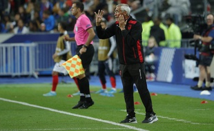 Edoardo Reja, le sélectionneur de l'Albanie, lors du match contre les Bleus au Stade de France.
