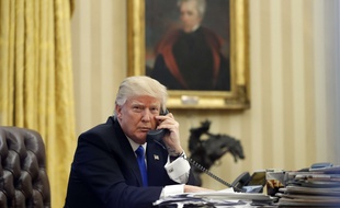 Donald Trump au téléphone à la Maison Blanche le 17 janvier 2017.