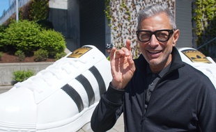 Jeff Goldblum dans la série documentaire « Le Monde selon Jeff Goldblum ».