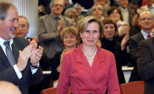 Hermeline Malherbe-Laurent (DVG) a été élue dimanche à la présidence du conseil général des Pyrénées-orientales avec 24 voix sur 31 et sept abstentions, pour succéder à Christian Bourquin (DVG), élu président de la région Languedoc-Roussillon à la mort de Georges Frêche (DVG).