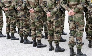 Après dix mois de gestation, le Livre blanc sur la défense et la sécurité nationale qui doit être détaillé mardi par Nicolas Sarkozy fixe de nouvelles priorités stratégiques pour la France avec à la clef une réduction des effectifs des armées et l'accent mis sur le renseignement.