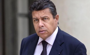 Pressée par la grogne qui ne faiblit pas dans les milieux agricoles bretons, la puissante FNSEA durcit le ton sur l'écotaxe, demandant désormais une exonération "pour toute la filière agricole", alors qu'elle se contentait jusqu'à présent de réclamer une remise à plat du dispositif.