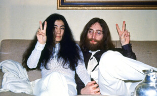 Les artistes Yoko Ono et John Lennon