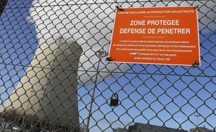 Les militants de Nogent encourent pour ces délits jusqu'à cinq ans d'emprisonnement et 75.000 euros d'amende, bien au-delà des peines normalement prévues pour une intrusion sur un site nucléaire, à savoir six mois d'emprisonnement et 7.500 euros d'amende, selon leur avocat Me Alexandre Faro.