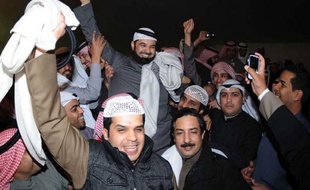 Les tribus, qui forment plus de 55% de la population locale et dont plusieurs députés sont des islamistes, constituent désormais l'ossature de l'opposition parlementaire après avoir été historiquement un traditionnel allié de la famille régnante des Al-Sabah, indique-t-on dans les milieux politiques.