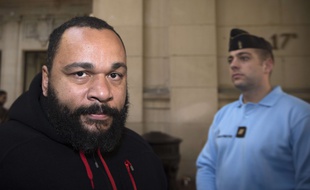 Dieudonné au tribunal de Paris le 13 décembre 2013.