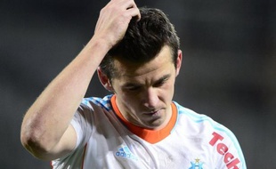Le milieu de terrain de Marseille Joey Barton, qui a provoqué un tollé en traitant le défenseur brésilien Thiago Silva (PSG) de transsexuel, sera convoqué le 15 avril à 14h00 devant le Conseil national de l'éthique (CNE), a-t-on appris jeudi auprès de ce dernier.
