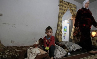 Les milliers de réfugiés syriens au Liban vaudraient la création d'un camp pour les accueillir comme en Turquie ou en Jordanie, mais le gouvernement et l'ONU rejettent cette idée.