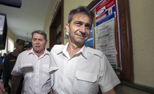 Saint-Domingue (République dominicaine), le 8 mai 2014. Pascal Fauret et Bruno Odos se rendent à une audience au tribunal.