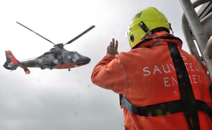 Les sauveteurs de la SNSM en intervention au large de Calais.