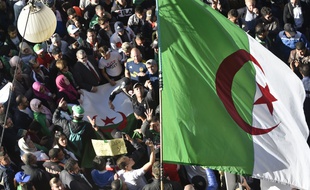 Des Algériens dans la rue pour manifester contre l'élection à venir, le 29 novembre 2019.
