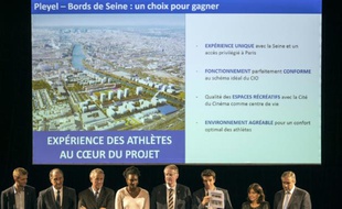 Annonce du choix du site de Saint-Denis/Pleyel pour accueillir le Village olympique en cas de victoire de la candidature de Paris aux JO-2024, le 5 novembre 2015 au Stade de France