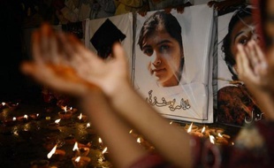Une prière a été organisée samedi dans toutes les écoles afghanes pour la jeune icône de la paix Malala Yusufzai, dans un état critique après avoir été victime d'un attentat des talibans pakistanais dont elle est une farouche critique, a indiqué Kaboul.