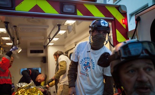 Un blessé pris en charge par des «street medic», le 15 avril 2019 (image d'illustration).
