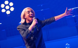 Bilal Hassani sur la scène du NRJ Music Tour, à la Seine Musicale (Boulogne-Billancourt), le 25 février 2019.