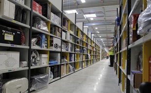 Un entrepôt logistique d'Amazon en France.