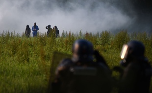 Des affrontements sur la ZAD, le 17 mai 2018 / AFP PHOTO / GUILLAUME SOUVANT