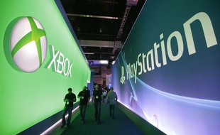 Les stands de Microsoft (Xbox) et de Sony (Playstation), à l'E3 2014.