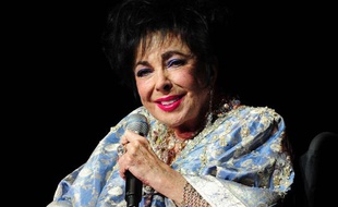 Elizabeth Taylor lors du gala Macy's Passport, à Santa Monica, en Californie, le 24 septembre 2009.