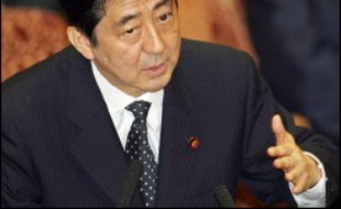 A Tokyo, M. Abe s'est prononcé en faveur de sanctions "pénalisantes", "même s'il s'avère que l'essai nucléaire est un échec".