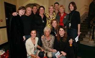 Nathalie Dubois et son équipe entourent Sharon Stone en 2007.