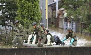 Opérations de secours dans la région de Nagano (Japon) après le passage du typhon Hagibis, le 14 octobre 2019.