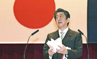 Le Premier ministre japonais Shinzo Abe à Yokosuka, près de Tokyo, le 22 mars 2020.
