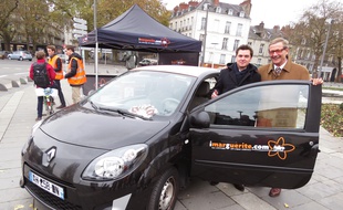 Arnault Lebeaupin et Tony Lesaffre, responsable du service d'autopartage Marguerite.
