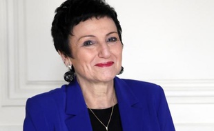 La loi famille reportée sine die ne prévoyait ni procréation médicalement assistée ni gestation pour autrui, mais voulait adapter le droit aux familles actuelles, en reconnaissant notamment la place de tiers dans l'éducation des enfants, ou en développant la médiation familiale.
