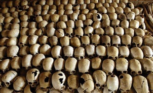 Le Canada a expulsé lundi soir le Rwandais Léon Mugesera, accusé d'avoir incité au génocide de 1994 ayant fait 800.000 morts dans son pays d'origine, au terme d'une saga politico-judiciaire de près de deux décennies.