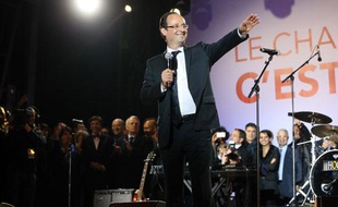 François Hollande place de la Bastille, à Paris, le 6 mai 2012.