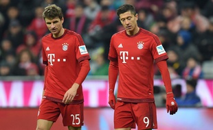 Thomas Müller et Robert Lewandowski lors du match entre le Bayern Munich et Mayence le 2 mars 2016.