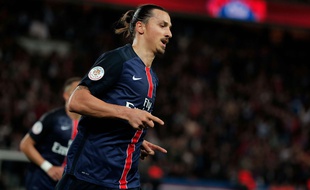 Zlatan Ibrahimovic fête son but contre Toulouse le 7 novembre 2015.