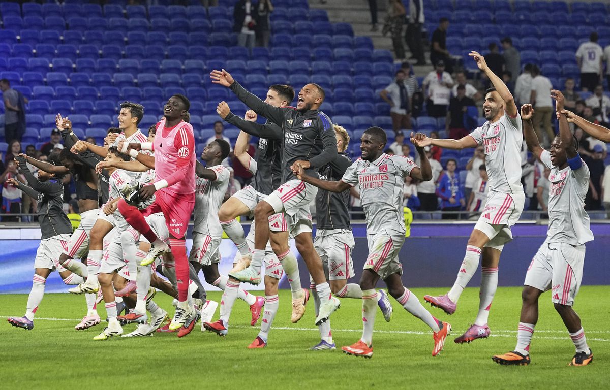 OL - Angers : « C'est bon, ça glisse »... Une banderole des ultras lyonnais tacle Stéphanie Frappart