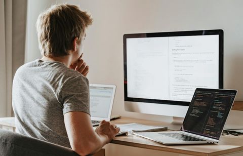 Quelle est la différence entre un développeur web et un intégrateur web