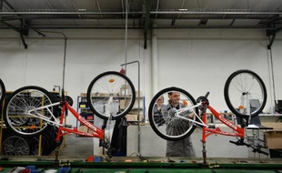 L'usine de montage de vélos de la Manufacture française du cycle de Machecoul (Loire-Atlantique), le 29 mai 2015