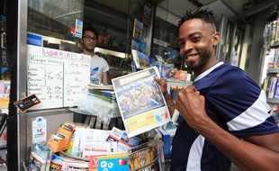 Ventes de journaux après la victoire de l'équipe de France , coupe du monde 2018. Au Kiosque place Gutenberg, à Strasbourg le 16 juillet 2018.