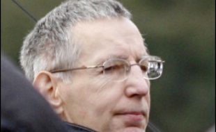 La justice a débuté mercredi à 07H35 la reconstitution du meurtre d'une adolescente enlevée sur le parking d'un supermarché à Rezé, au sud de Nantes, en 1990, l'un des sept meurtres commis en France ou en Belgique attribués à Michel Fourniret.