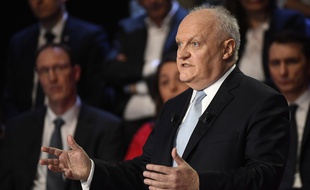 François Asselineau dans «Le Grand Débat» sur BFM TV et CNEWS, le 4 avril 2017.