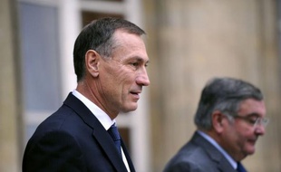 Le secrétaire d'Etat à la Justice Jean-Marie Bockel fait une quinzaine de propositions sur la prévention de la délinquance juvénile dans un rapport remis mercredi à Nicolas Sarkozy, où il met l'accent sur la responsabilisation des parents et revient sur l'idée controversée d'un repérage des troubles du comportement dès 2-3 ans.