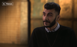 Le lanceur d'alertes Shamir Sanni sur la chaîne britannique Channel 4.