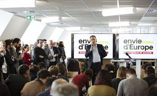 Raphaël Glucksmann lance officiellement sa campagne.